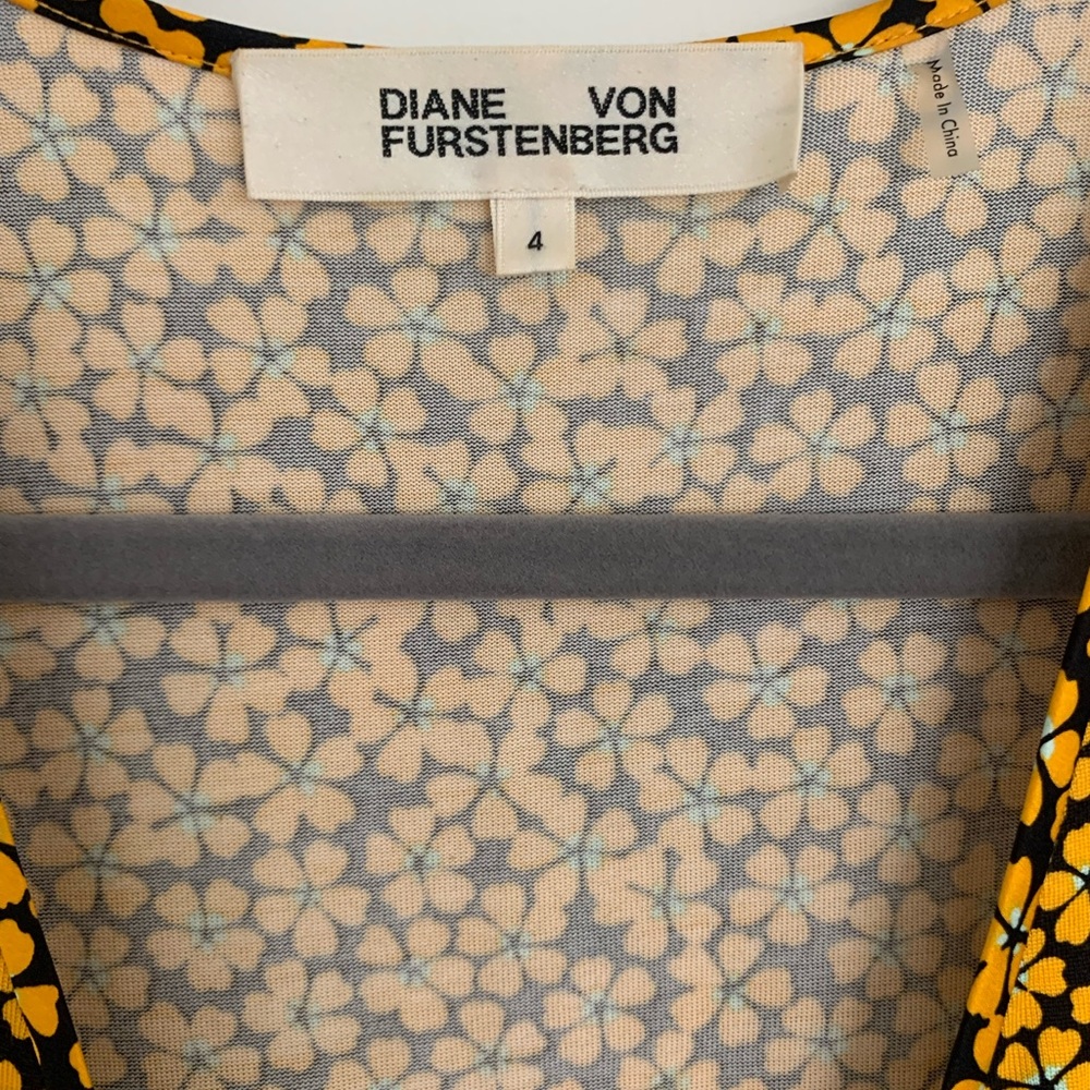 Diane Von Furstenberg Silk Wrap Dress in Buttercup Print - Size 4 - Picture 9 of 13